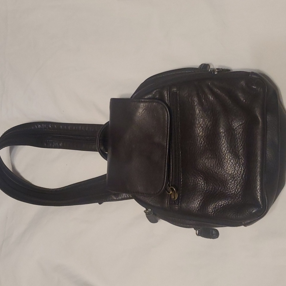 Leather ST JOHN'S BAY BACK PACK OR SLING STYLE.
